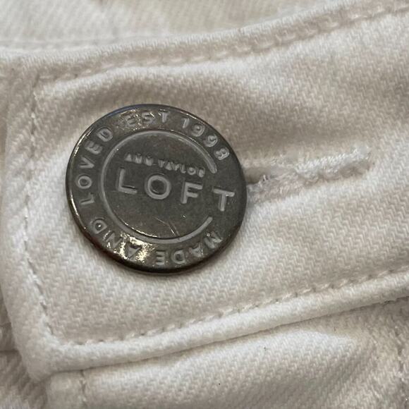 LOFT Cotton White Relaxed Skinny Fit Mid Rise Denim Stretch Shorts, Size 12 - Picture 3 of 13